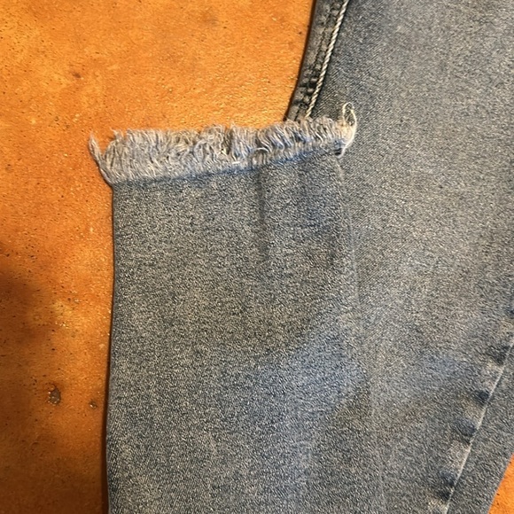 We The Free denim jeans size 28. Waist flat 13.5”. Rise 10.5”. Inseam 27”. - Picture 2 of 5